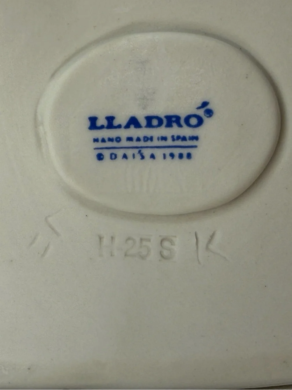 Lladro elegant mantel